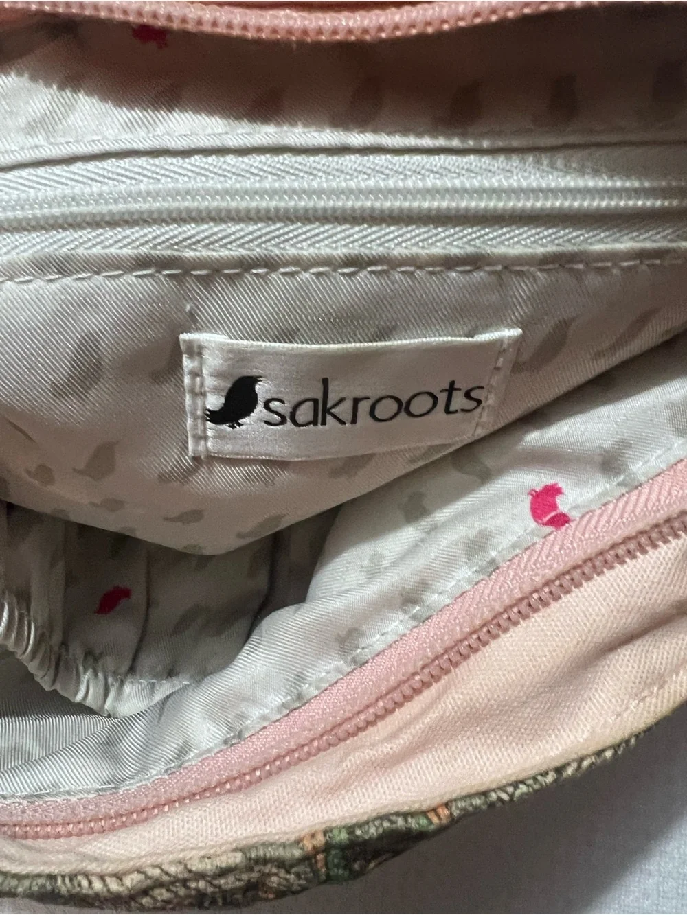 Sakroots - Artist Circle Soft
Crossbody Bag with
Adjustable Strap - OS - Picture 13 of 16